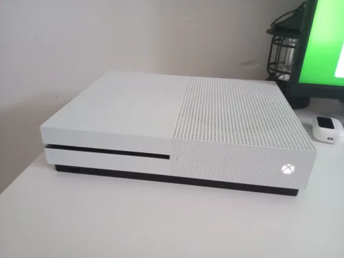 Xbox one s 1tr 1000g fih Les jeux machriyin f console GTA 5 ou prix fih mosa3ada 