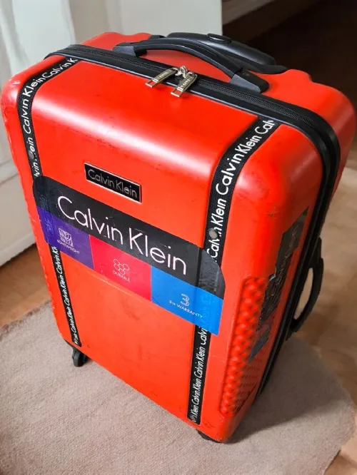 Valise Calvin Klein modèle Jackson - Taille M (24") - Authentique
