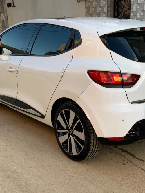 Renault Clio 4 2014 Seventeen