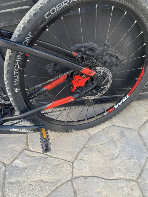 Vélo B-twin rockrider 560