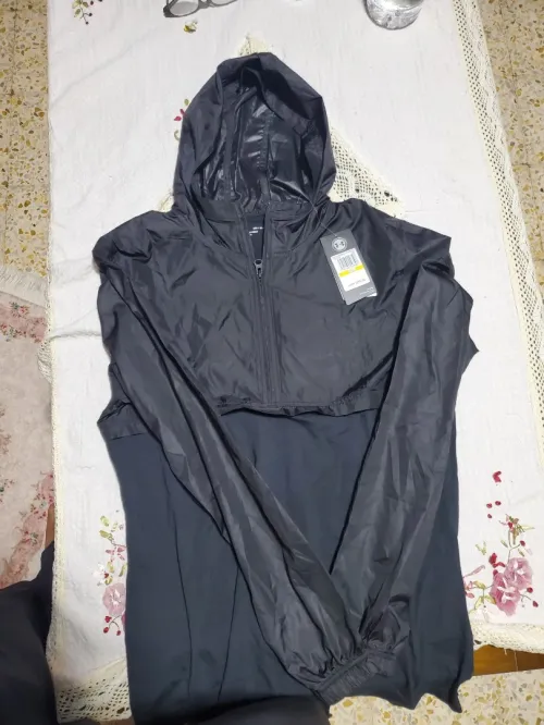 Des vetements Originaux venu des USA ( PUMA, ADIDAS, UNDER ARMOR, LEVI'S...)