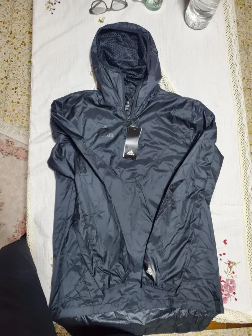 Des vetements Originaux venu des USA ( PUMA, ADIDAS, UNDER ARMOR, LEVI'S...)