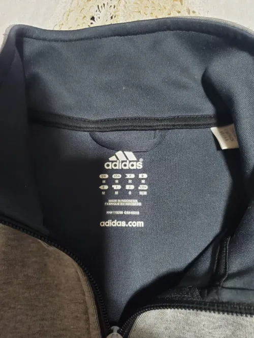 Des vetements Originaux venu des USA ( PUMA, ADIDAS, UNDER ARMOR, LEVI'S...)