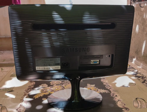 Samsung syncmaster B1930 - 19 inches screen