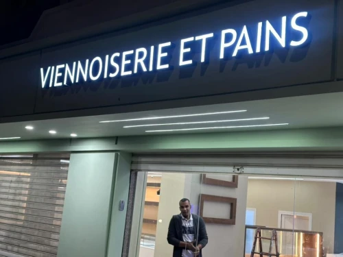 Enseignes publicitaires lumineuses  لوحات إشهارية مضيئة