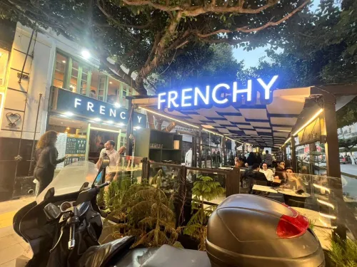 Enseignes publicitaires lumineuses  لوحات إشهارية مضيئة