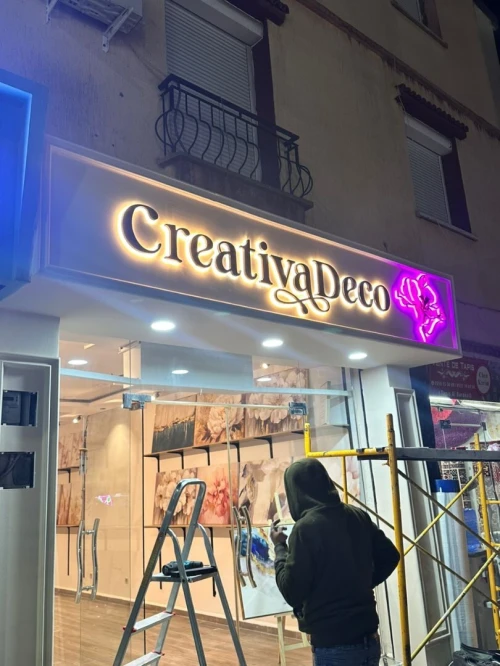 Enseignes publicitaires lumineuses  لوحات إشهارية مضيئة