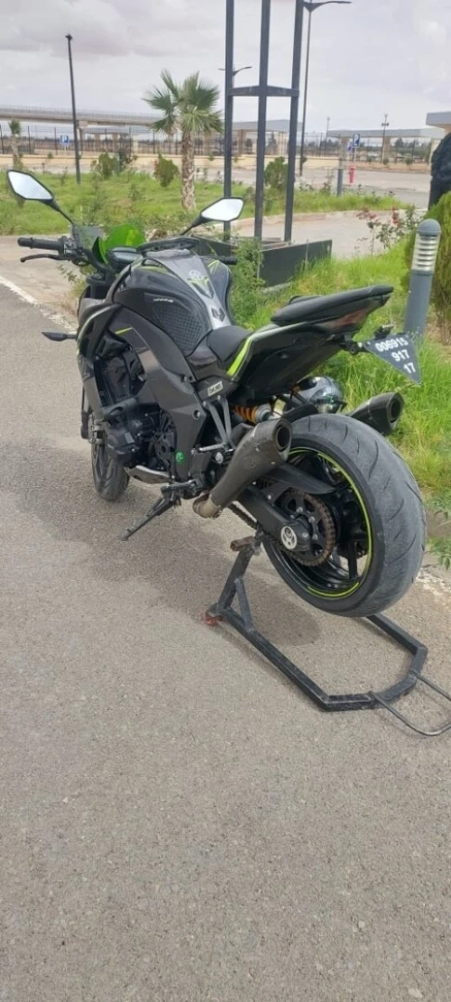 Kawasaki Z1000 robot 2017