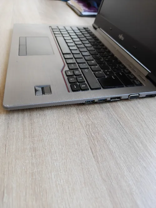 PC Portable Fujitsu U Series U745 Occasion en tres bon etat