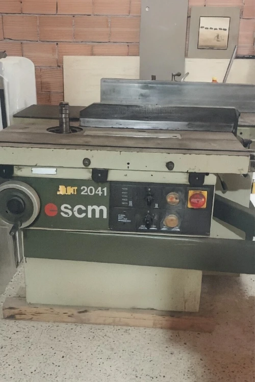 Machine de découpe menuiserie