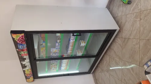 Frigo mural et etagere mural
