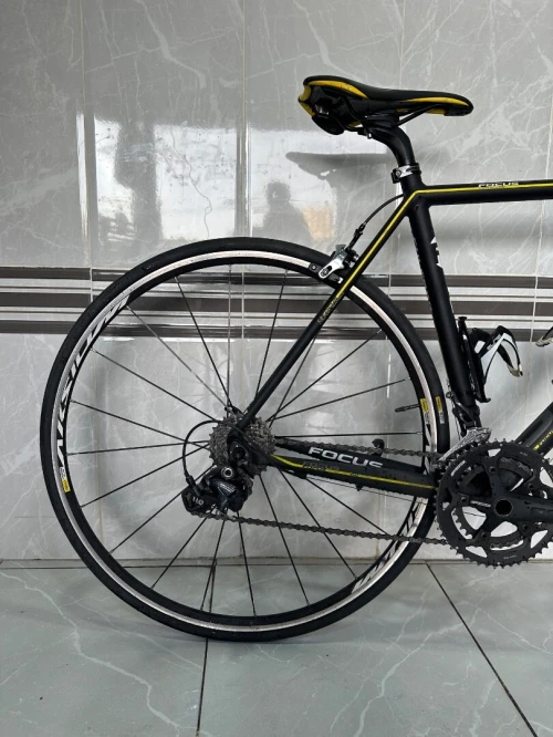 vélo de course focus 