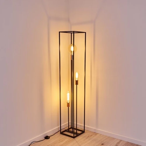 Lampadaire Woden laiton 