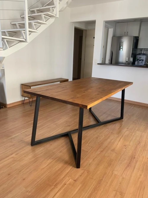 Table modern irrégulière 