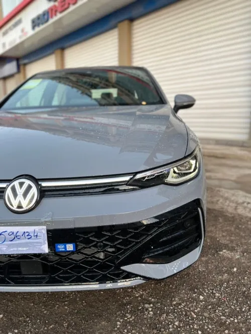 Volkswagen Golf 8.5 R line gris narso 2025 
