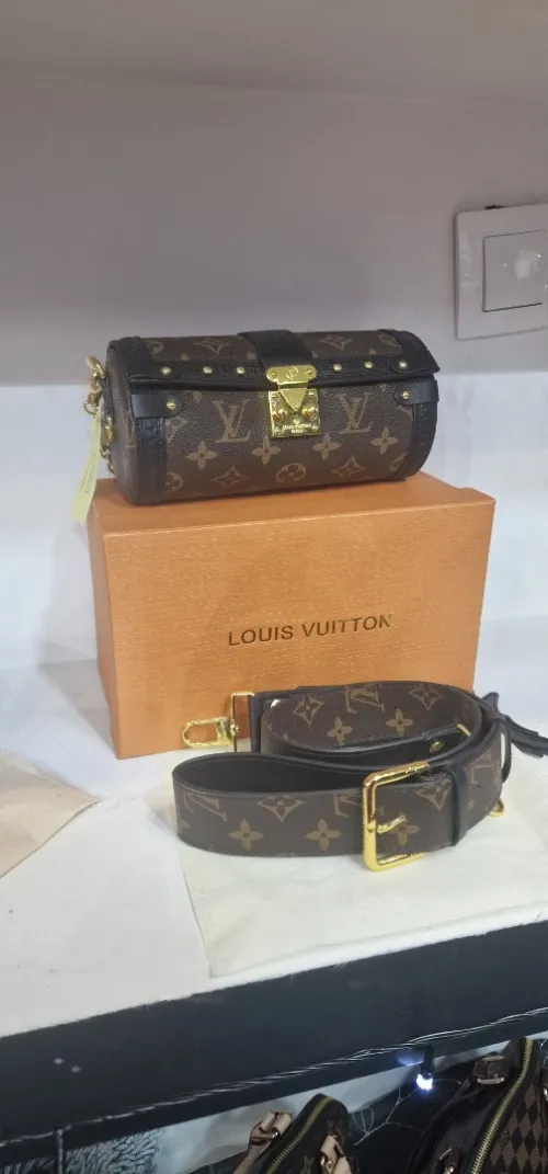 Prada chanelle Gutti Valentino hermes luis vitton