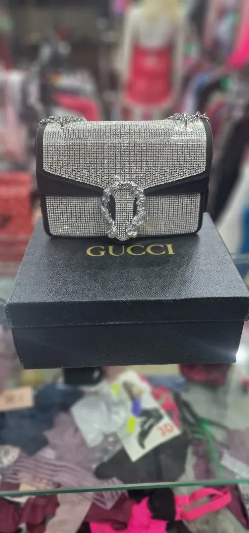 Prada chanelle Gutti Valentino hermes luis vitton