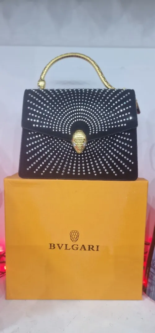 Prada chanelle Gutti Valentino hermes luis vitton