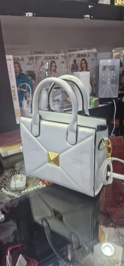 Prada chanelle Gutti Valentino hermes luis vitton