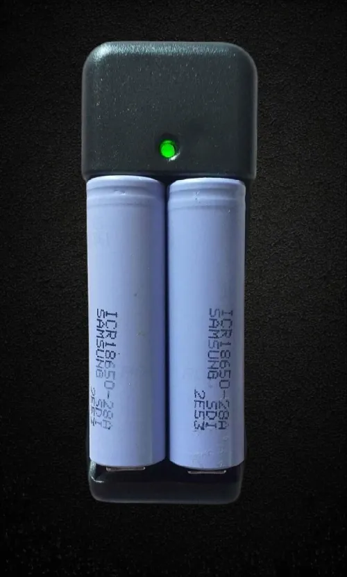 Chargeur de  piles  lithium 18650 #chicha# 