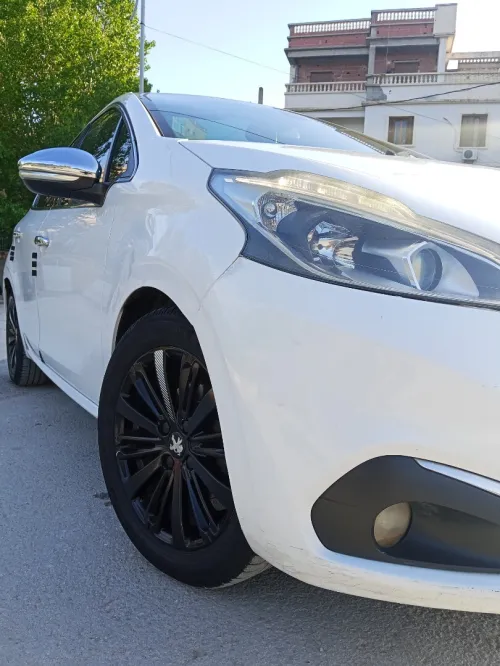 Peugeot 208 2015 Allure Facelift