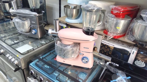 Promo Pétrin Maxwell Multi fonction blender hachoir pétrissage 6L 1400W rose 