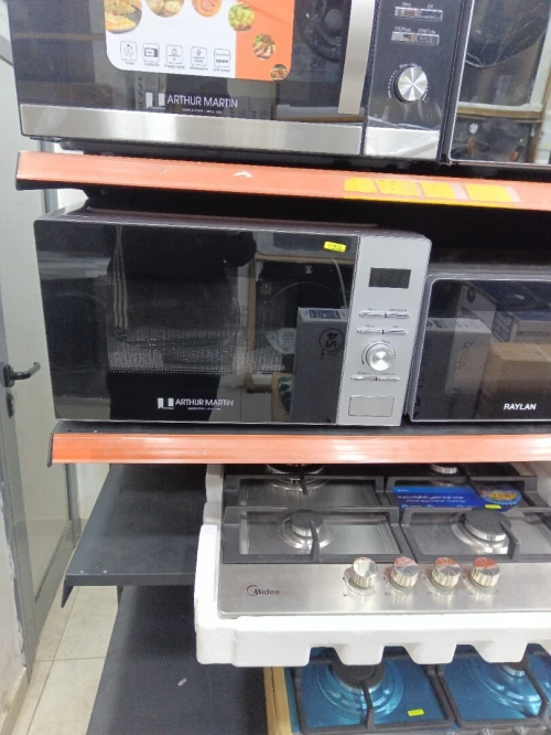 PROMO MICRO-ONDES ARTHUR MARTIN 28L AVEC GRILL GRIS INOX AVEC BOUTON ET AFFICHEUR