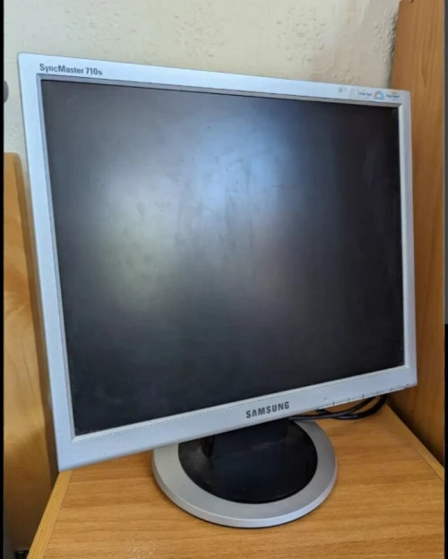 Écran pc 17 Samsung  SyncMaster 710N (Très bon état)