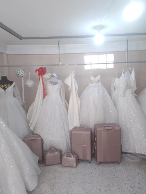 كراء فساتين الزفاف . Robe blanche