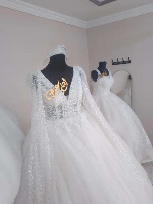 كراء فساتين الزفاف . Robe blanche