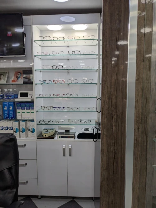 Aménagement High Gloss pour Parfumerie ou Magasin d'Optique