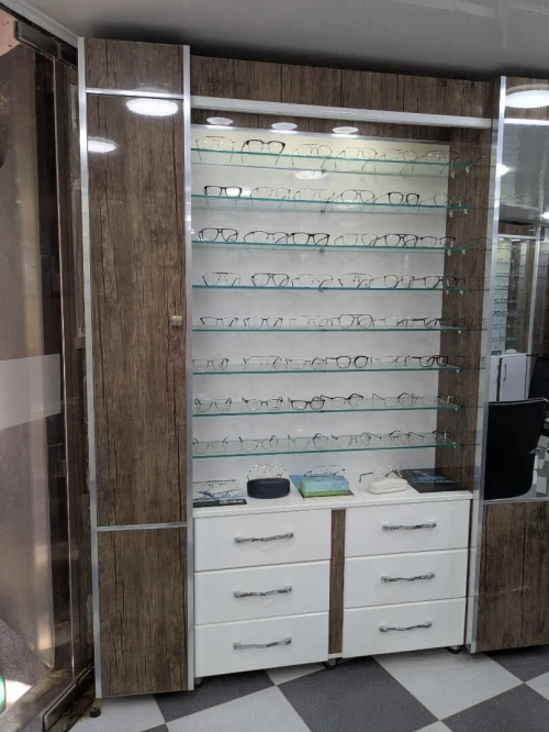 Aménagement High Gloss pour Parfumerie ou Magasin d'Optique