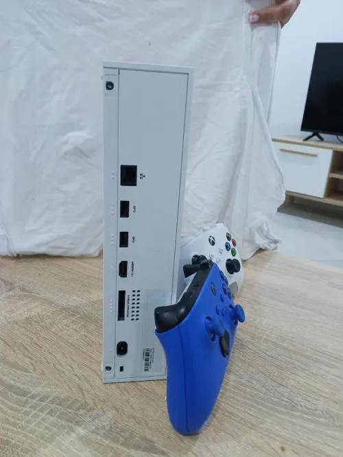 Xbox series S avec 2 manettes