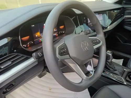 Volkswagen Passat 2024 Business