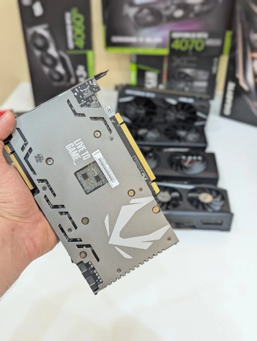 ZOTAC RTX 2070 SUPER AMP 8Go ( Used )