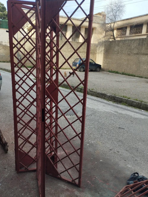 porte fenêtre en fer forgé plein