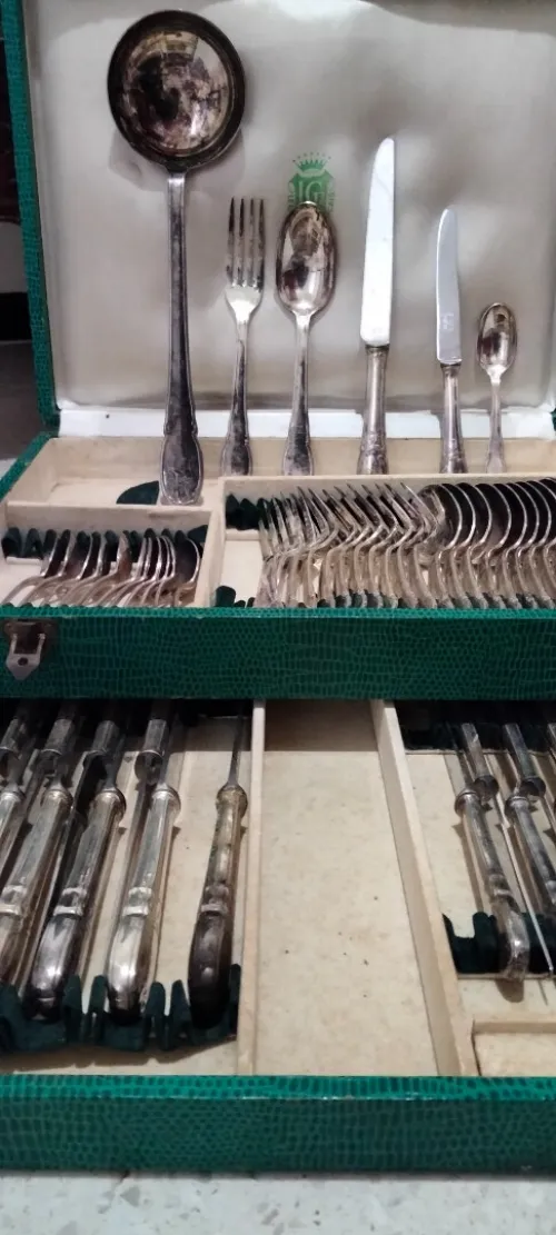 Ménagère en métal argent 61 pièces 