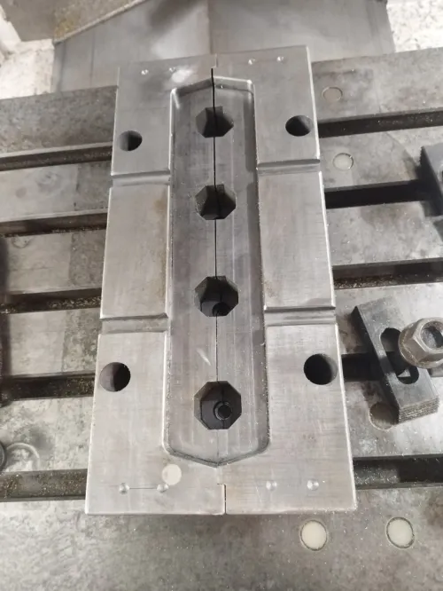 fabrication moules pour soufflage et moule de plomb