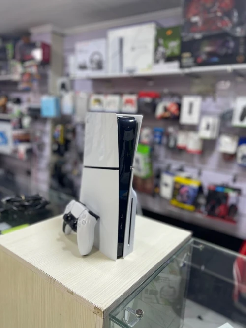 PlayStation ps5 slim très bon état 10/10