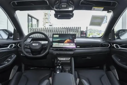 Geely Coolray 2025 