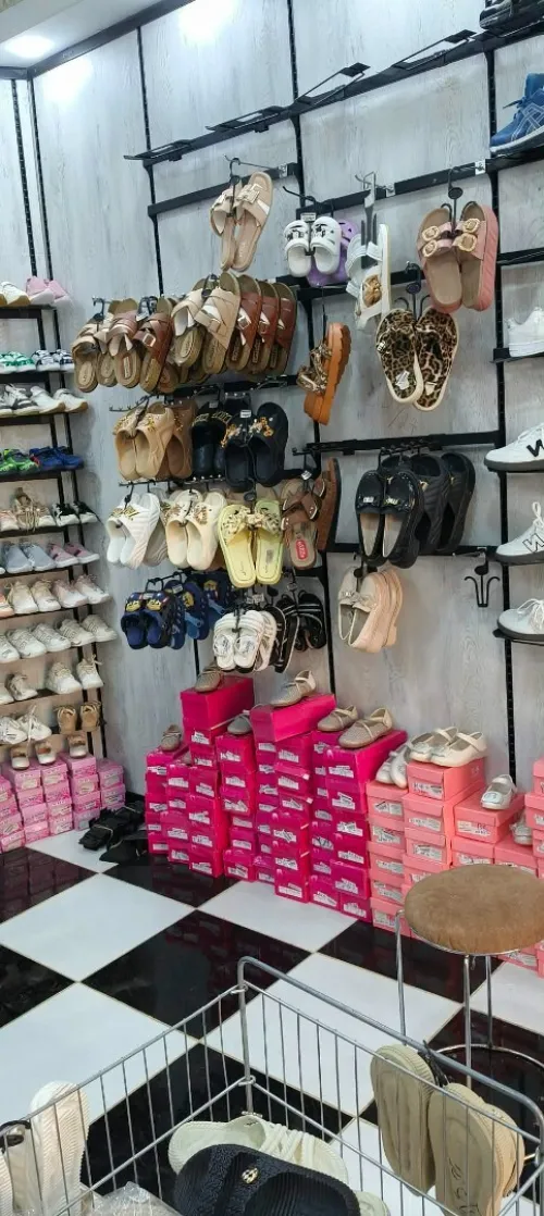 Magasin de chaussures femmes et enfants