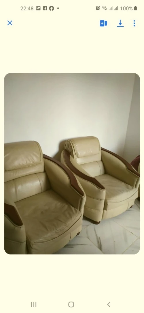 Vend fauteuil 5 places en skaye bon etat couleure beige bon etat + table basse