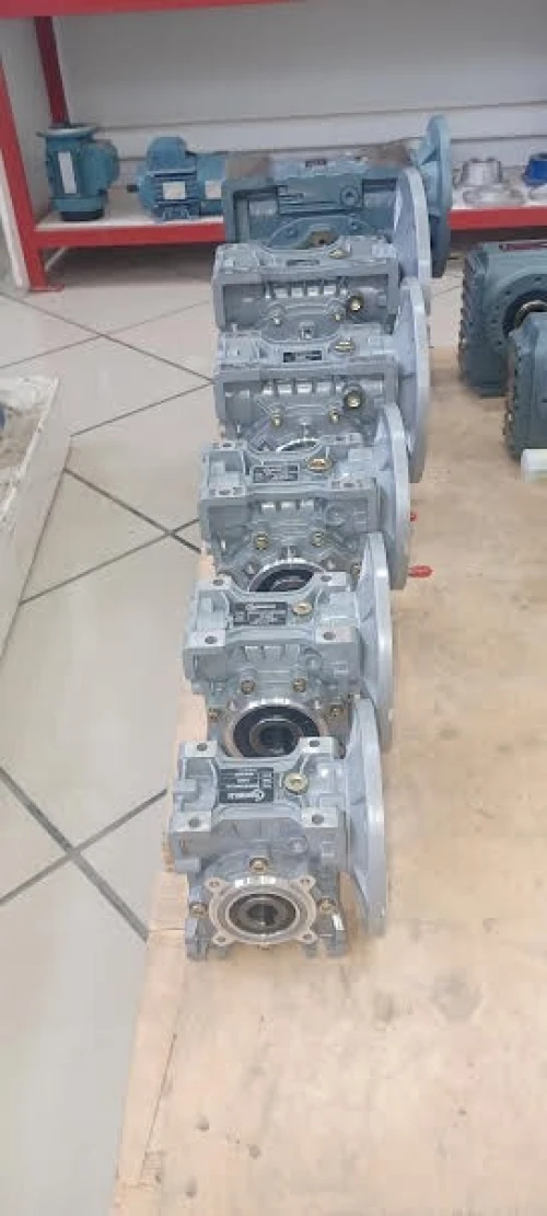 Réducteurs De Vitesse RV marque TRANSMELEC مخفضات السرعة