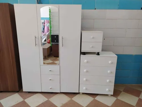 armoire / chambre / commode / rangement