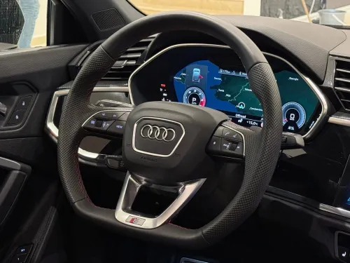 Audi Q3 2023 S line