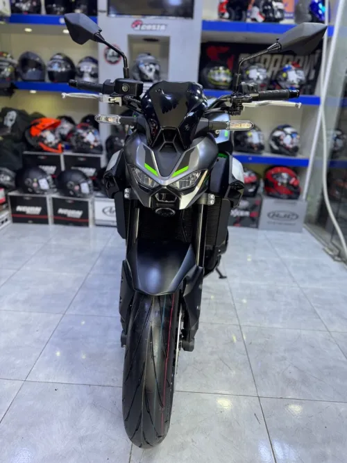 Kawasaki Z900 2025