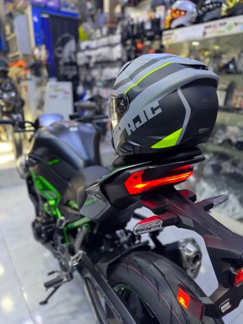 Kawasaki Z900 2025