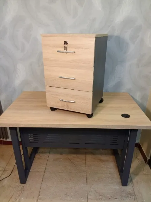 Bureau en pieds métallique avec caisson mobile 3 tiroirs