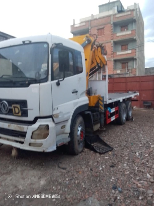 DFM Camion grue 10 t 2013