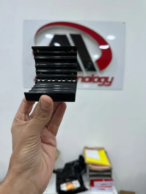 Pince à dénuder longitudinale pour fibre optique